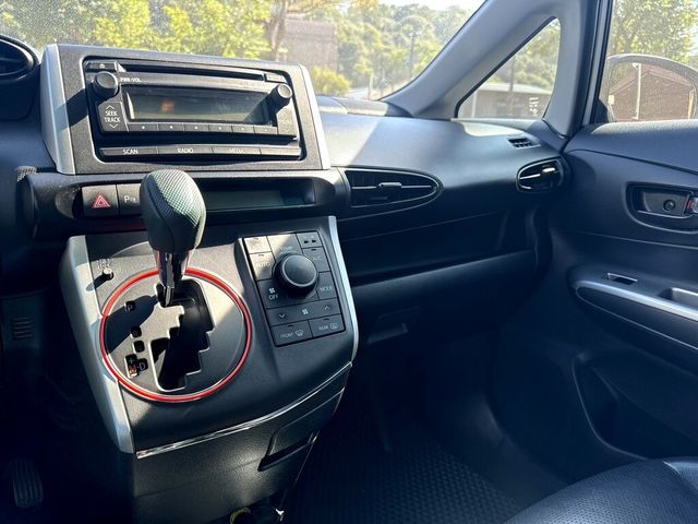 TOYOTA豐田 WISH  第4張相片