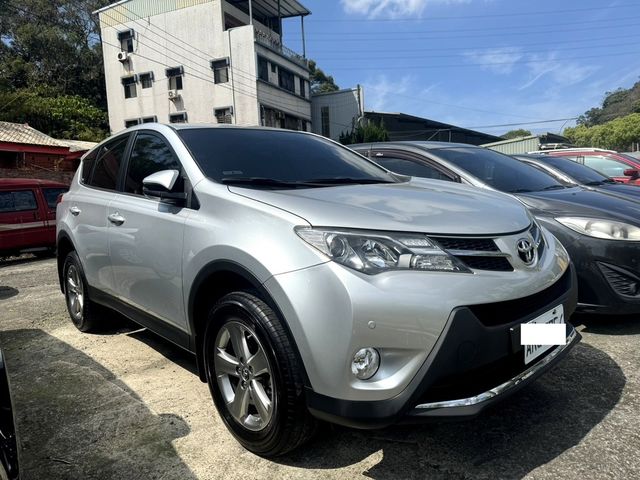 TOYOTA豐田 RAV4  第3張相片