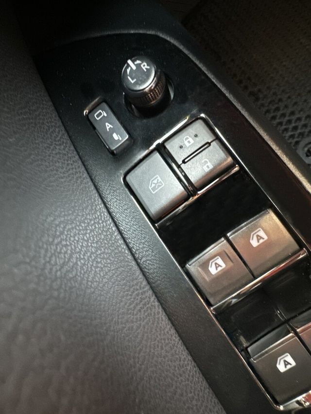 TOYOTA豐田 PRIUS  第12張相片