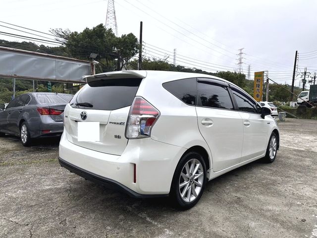 TOYOTA豐田 PRIUS ALPHA  第3張相片