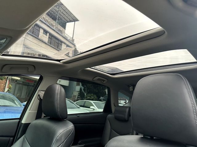 TOYOTA豐田 PRIUS ALPHA  第5張相片