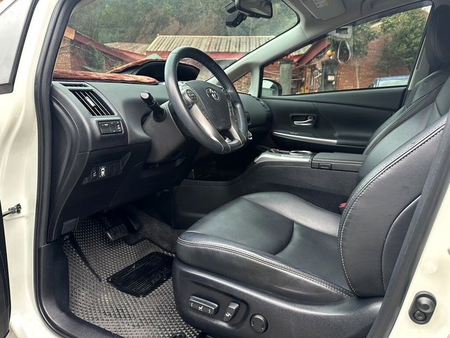 TOYOTA豐田 PRIUS ALPHA  第6張相片