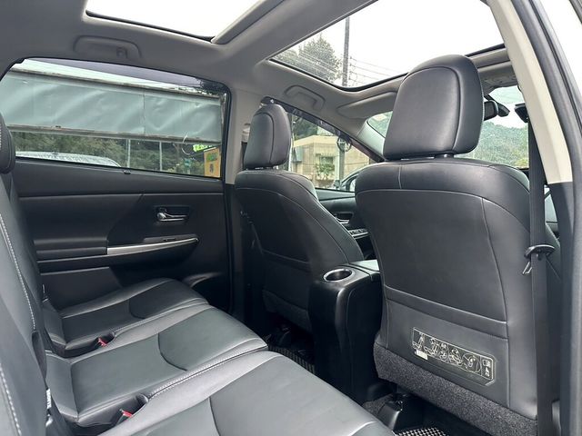 TOYOTA豐田 PRIUS ALPHA  第12張相片