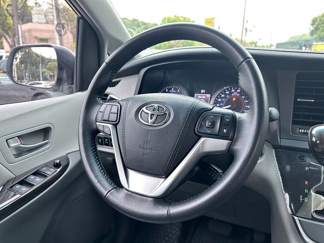 TOYOTA豐田 SIENNA  第8張相片