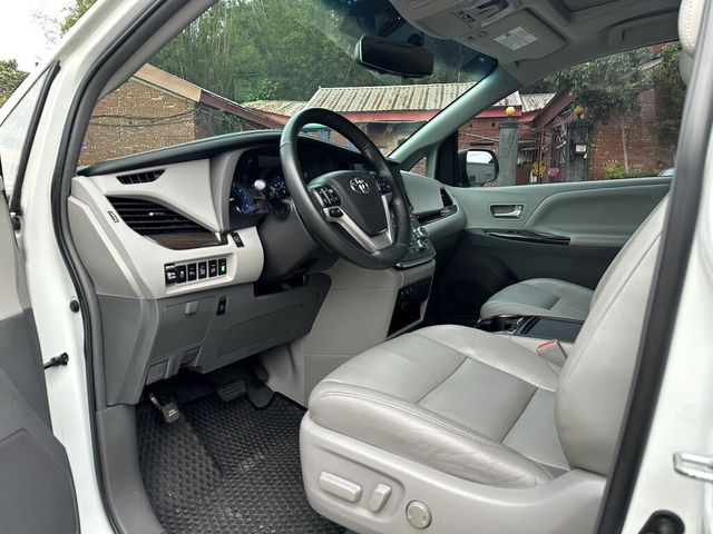 TOYOTA豐田 SIENNA  第14張相片