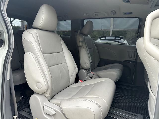 TOYOTA豐田 SIENNA  第17張相片