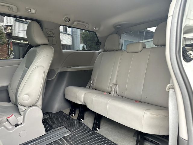 TOYOTA豐田 SIENNA  第18張相片