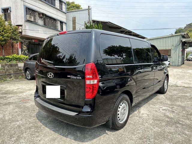 HYUNDAI現代 STAREX  第3張相片