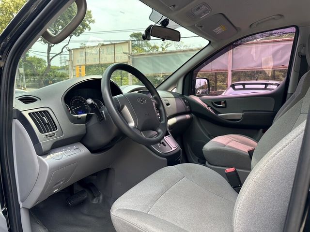 HYUNDAI現代 STAREX  第9張相片
