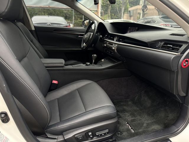 LEXUS凌志 ES250  第11張相片
