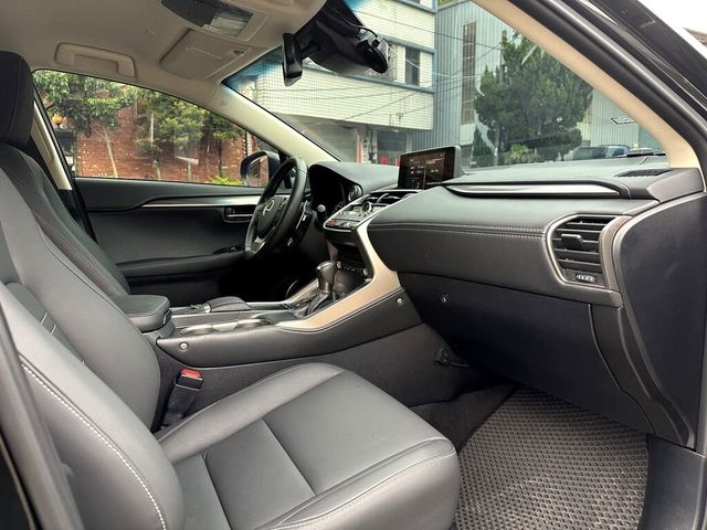 LEXUS凌志 NX200  第13張相片