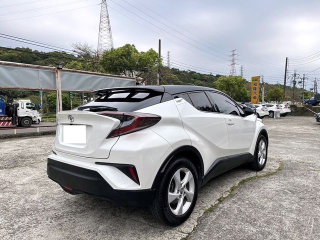TOYOTA豐田 C-HR  第3張相片
