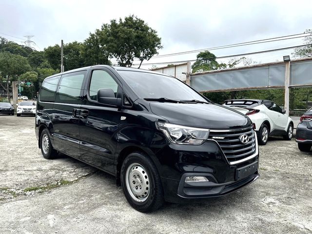 HYUNDAI現代 STAREX  第2張相片