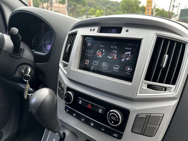 HYUNDAI現代 STAREX  第8張相片