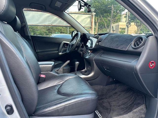 TOYOTA豐田 RAV4  第12張相片