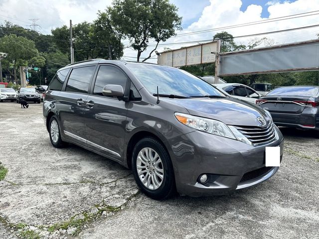 TOYOTA豐田 SIENNA  第2張相片