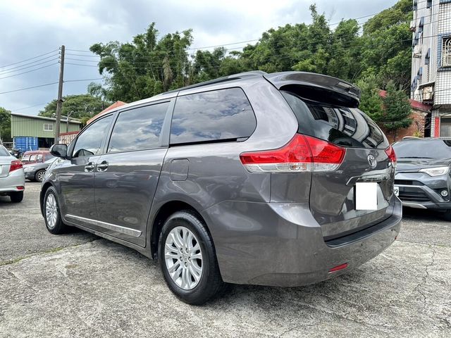 TOYOTA豐田 SIENNA  第4張相片