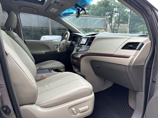 TOYOTA豐田 SIENNA  第13張相片