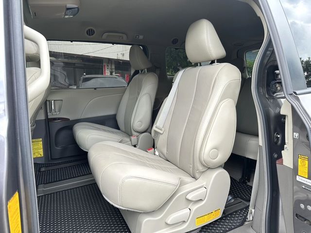 TOYOTA豐田 SIENNA  第14張相片