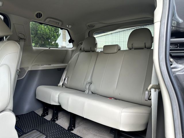 TOYOTA豐田 SIENNA  第16張相片