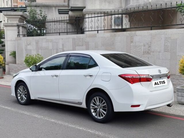 TOYOTA豐田 ALTIS  第2張相片