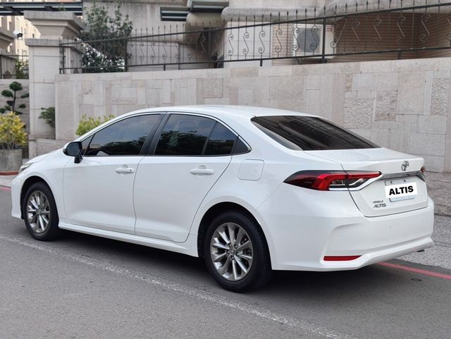 TOYOTA豐田 ALTIS  第3張相片