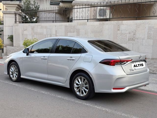 TOYOTA豐田 ALTIS  第3張相片