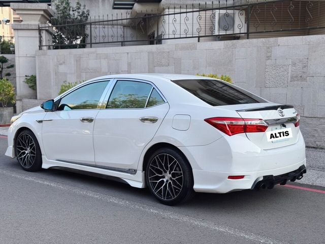 TOYOTA豐田 ALTIS  第2張相片