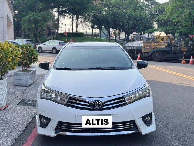 TOYOTA豐田 ALTIS  第3張相片