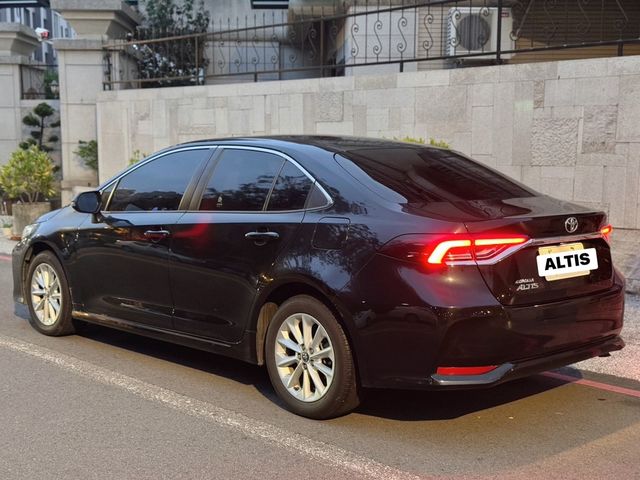TOYOTA豐田 ALTIS  第2張相片
