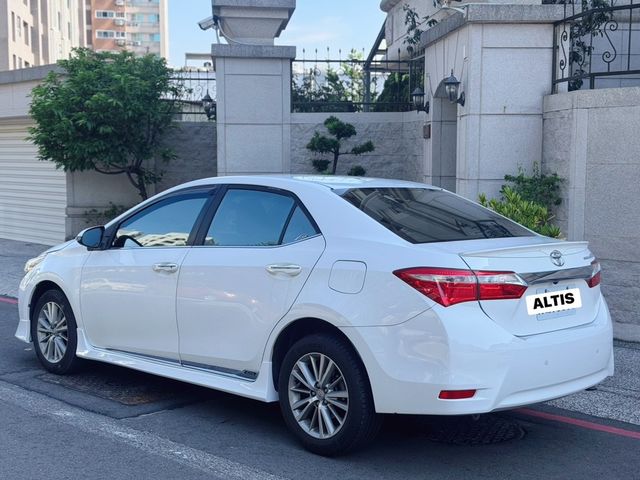TOYOTA豐田 ALTIS  第2張相片