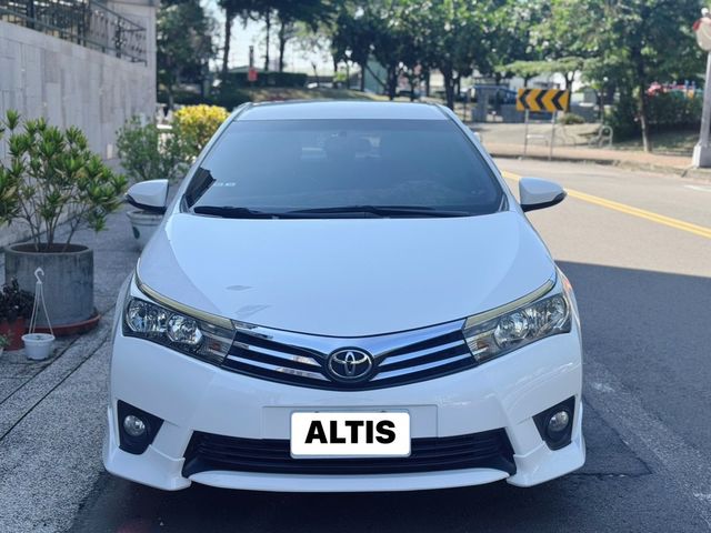 TOYOTA豐田 ALTIS  第3張相片