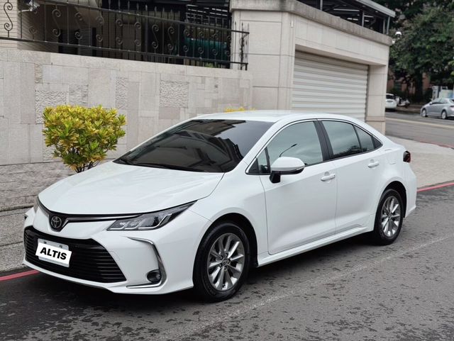 TOYOTA豐田 ALTIS  第1張相片