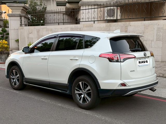 TOYOTA豐田 RAV4  第2張相片