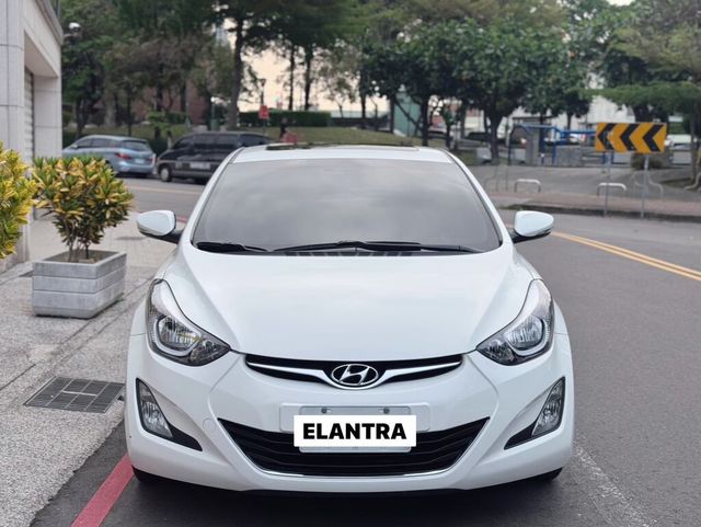 HYUNDAI現代 ELANTRA  第3張相片
