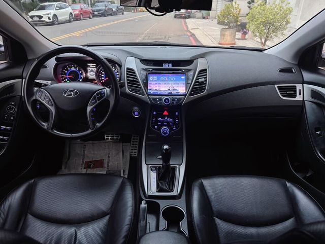 HYUNDAI現代 ELANTRA  第5張相片