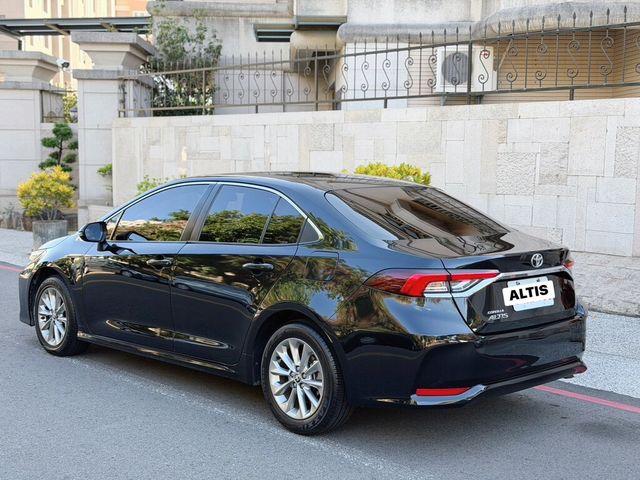 TOYOTA豐田 ALTIS  第2張相片