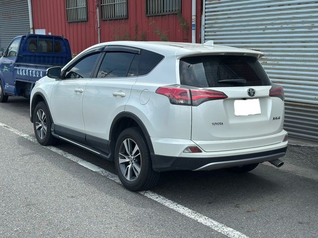 TOYOTA豐田 YARIS  第2張相片