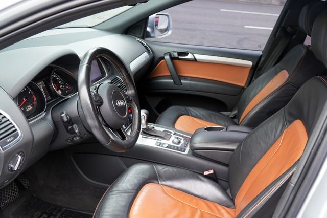 全新4條輪胎，搭載3.0L V6渦輪引擎與四驅系統，提供強勁動力和穩定操控，豪華內裝以高品質材料打造。  第6張相片