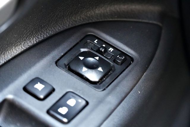 一手車，跑七萬多公里，車況優，內裝舒適、空間寬敞，搭載節能引擎與穩定操控。  第12張相片