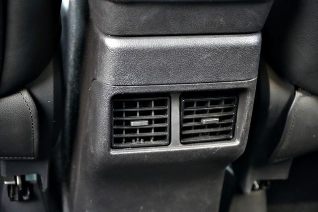一手車，跑七萬多公里，車況優，內裝舒適、空間寬敞，搭載節能引擎與穩定操控。  第19張相片