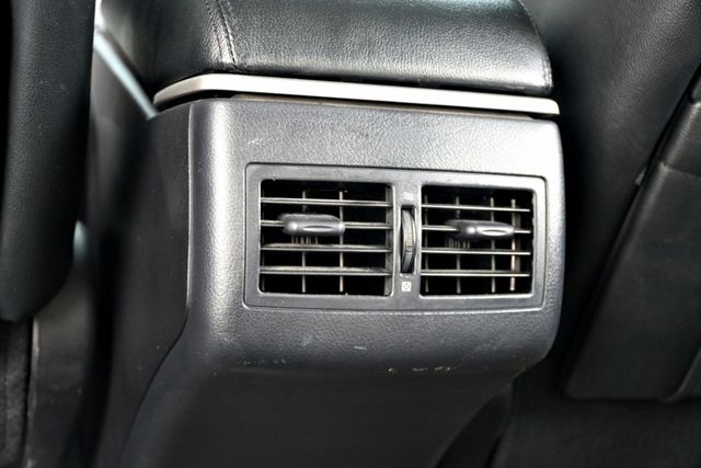 經典優質代步車，一手車，內裝質感有品味，車況極佳。  第13張相片