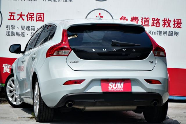 擁有全景天窗ISOFIX電動座椅恆溫空調倒車顯影等配備，優質車況，經典型車款。  第2張相片