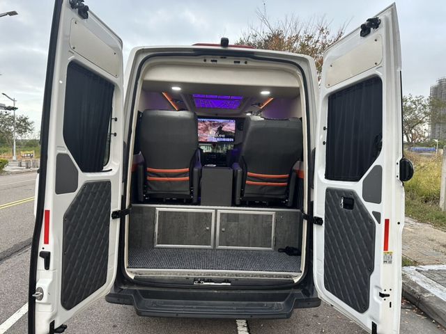 VOLKSWAGEN福斯 CRAFTER  第3張相片