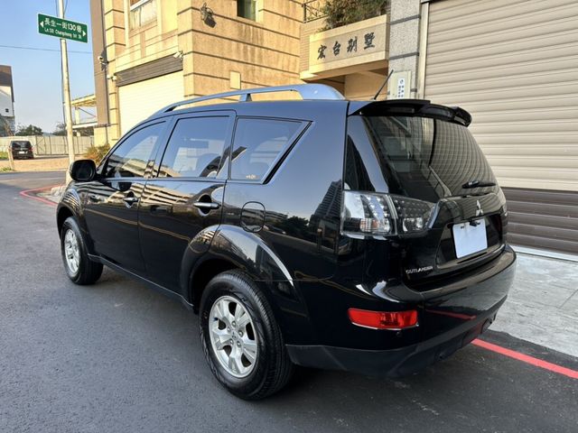 MITSUBISHI三菱 OUTLANDER  第2張相片