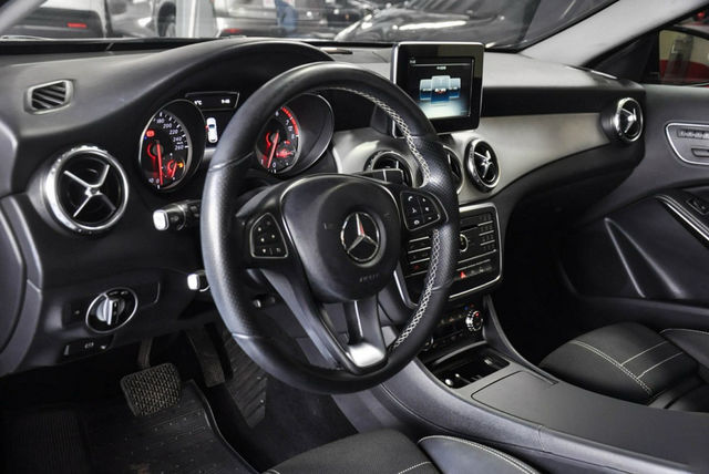 M-BENZ賓士 GLA200  第5張相片