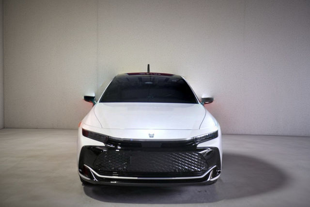 TOYOTA豐田 CROWN  第2張相片