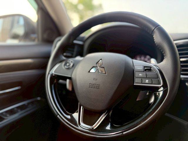 MITSUBISHI三菱 OUTLANDER  第3張相片