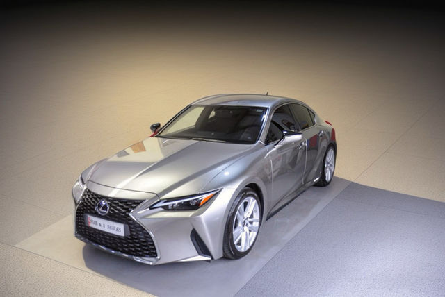 LEXUS凌志 IS 300H  第1張相片