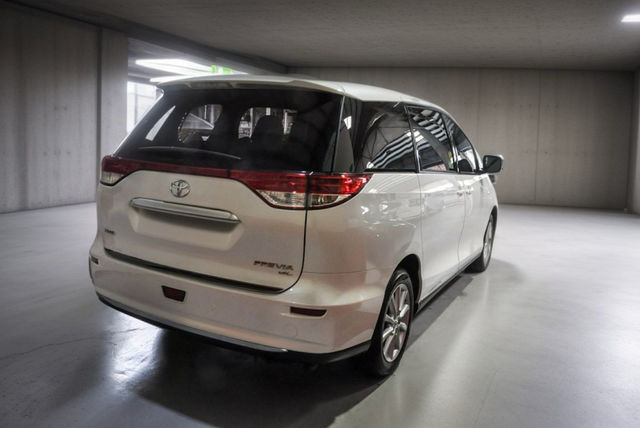 TOYOTA豐田 PREVIA  第2張相片